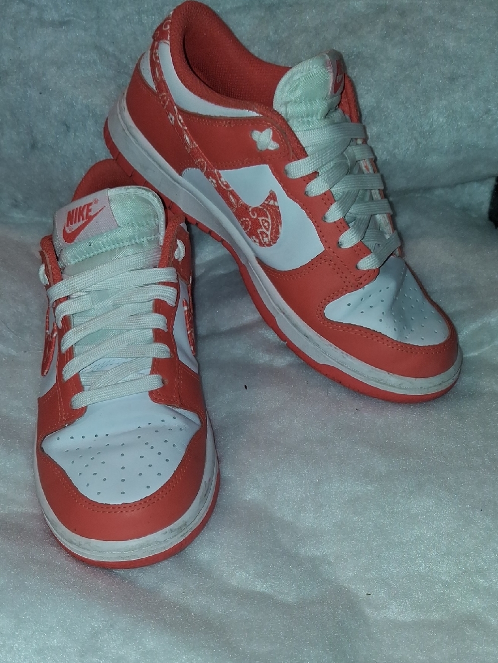 Nike Men Or WomensLow-Top Sneakers in Coral and White with Butterfly Detail NWOB